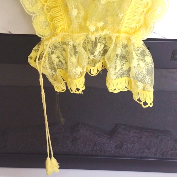 Jew_Berry Shop Yellow see through lace top with side tassel - Picture 8 of 9